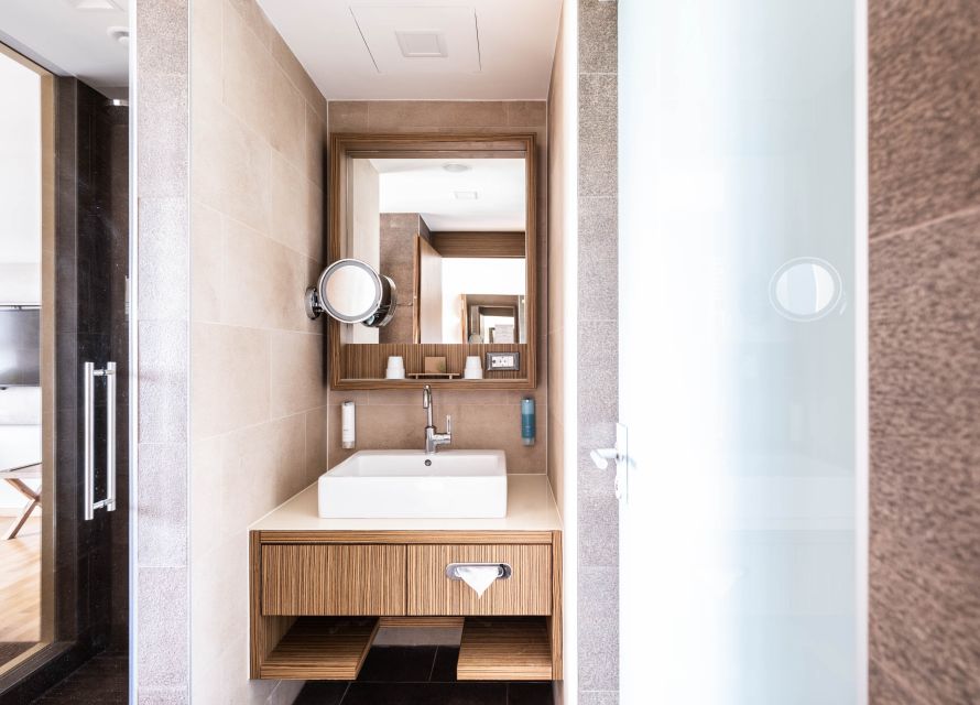 Bathroom of a double room at St. Martins Lodge